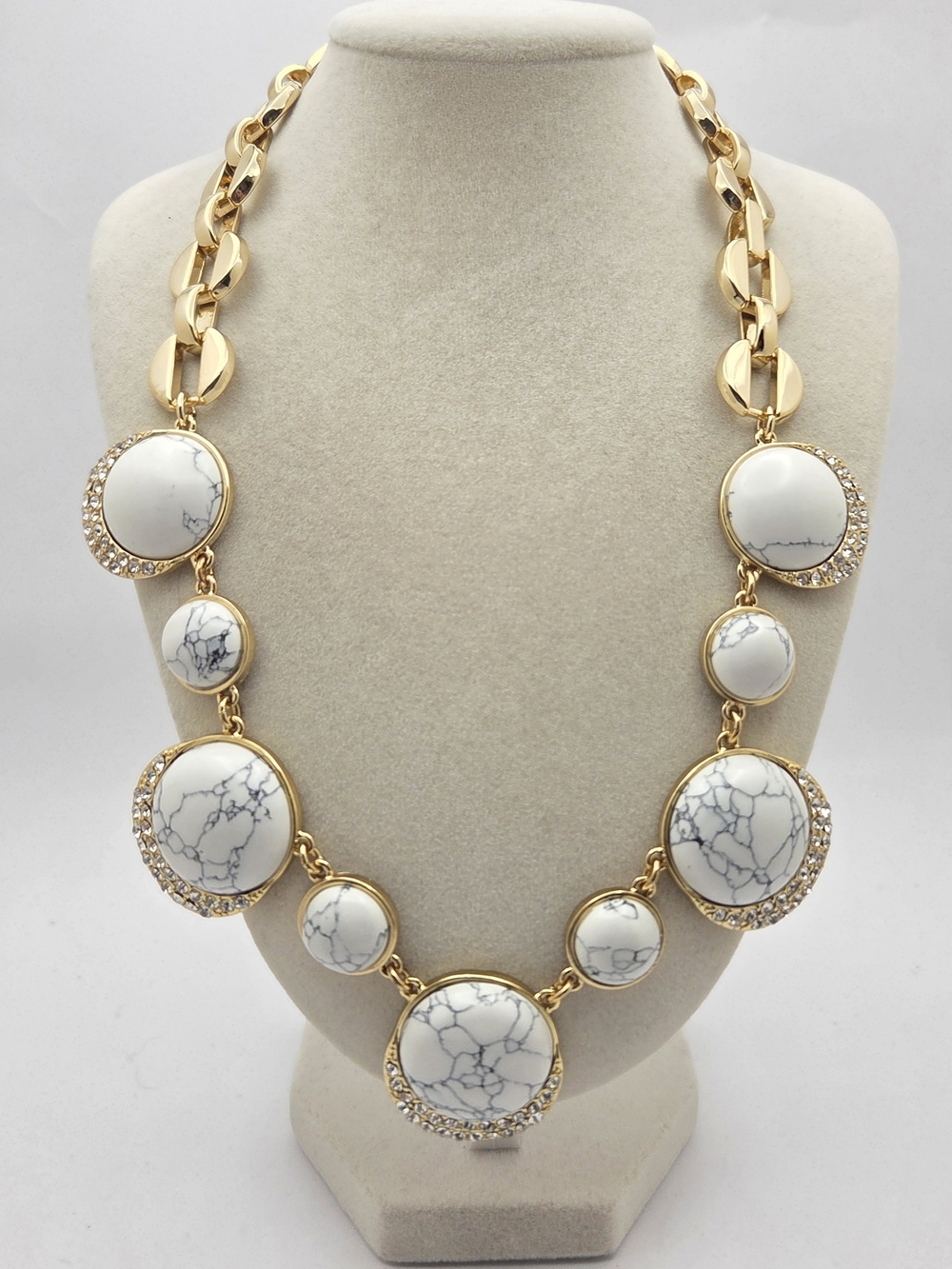 Talbots NWT Faux Howlite White Marble Gold Tone Statement Necklace 21"